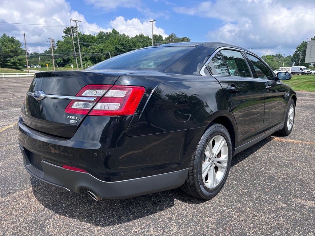 2018 Ford Taurus Image 5