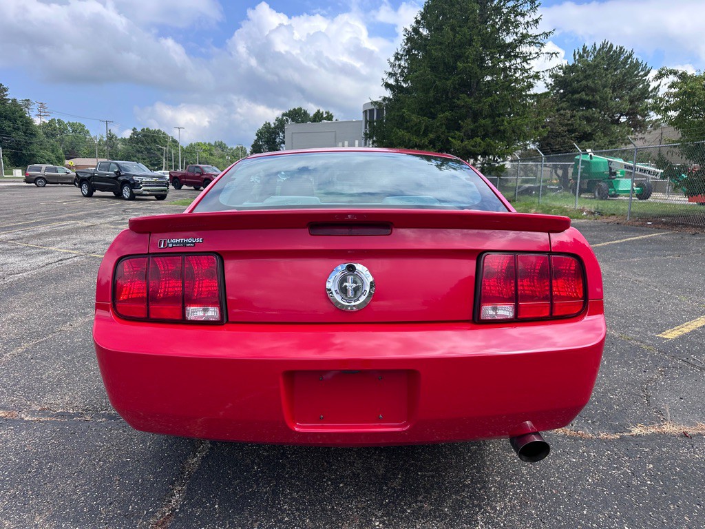 2008 Ford Mustang Image 2