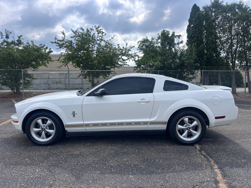 2007 Ford Mustang Image 2