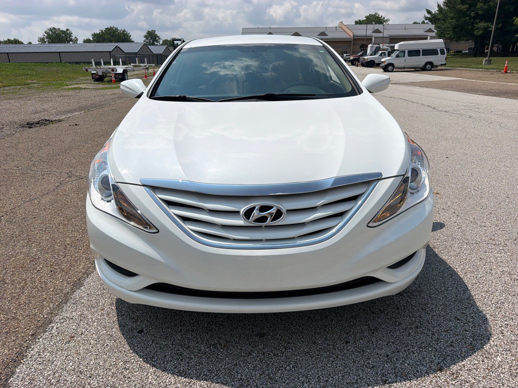 2012 Hyundai Sonata Image 2