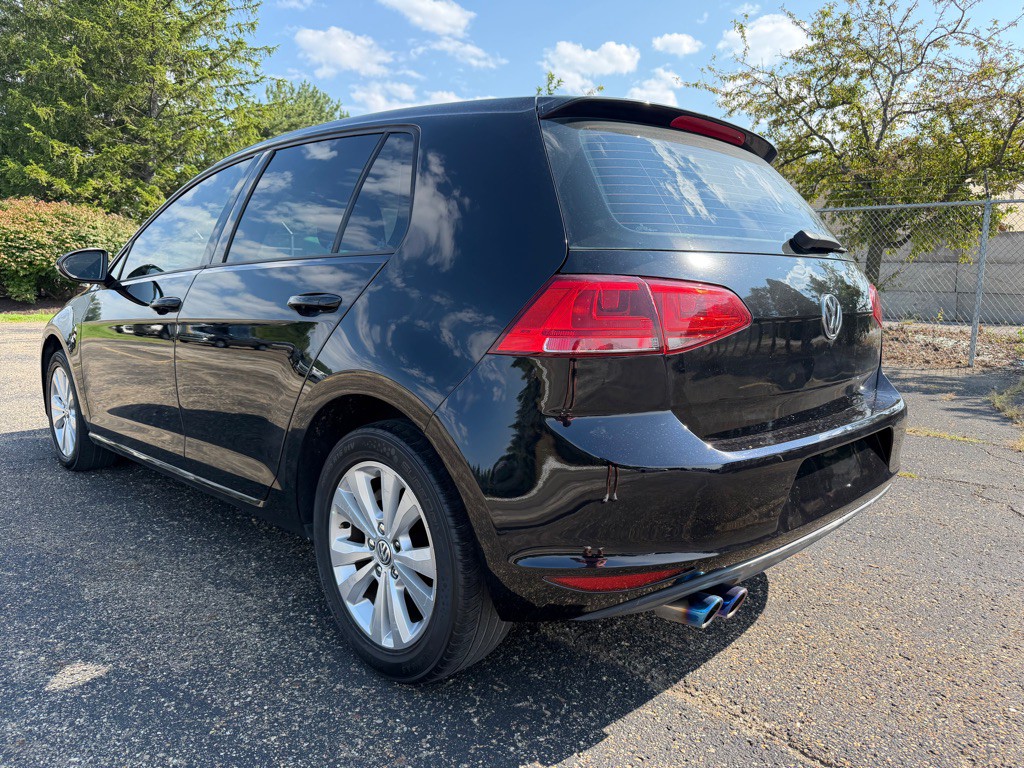 2015 Volkswagen Golf Image 2