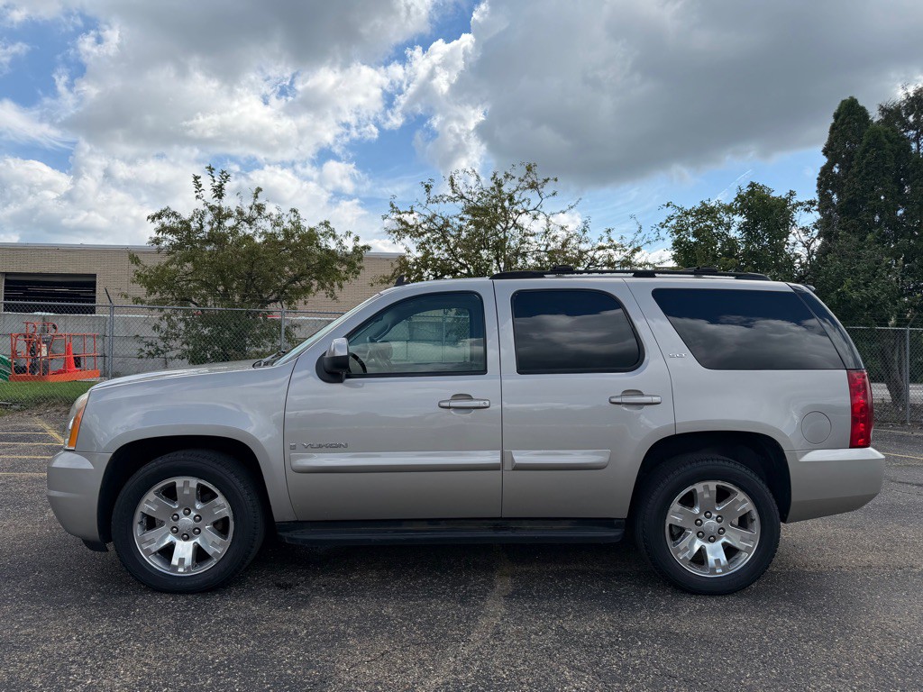 2007 GMC Yukon Image 2