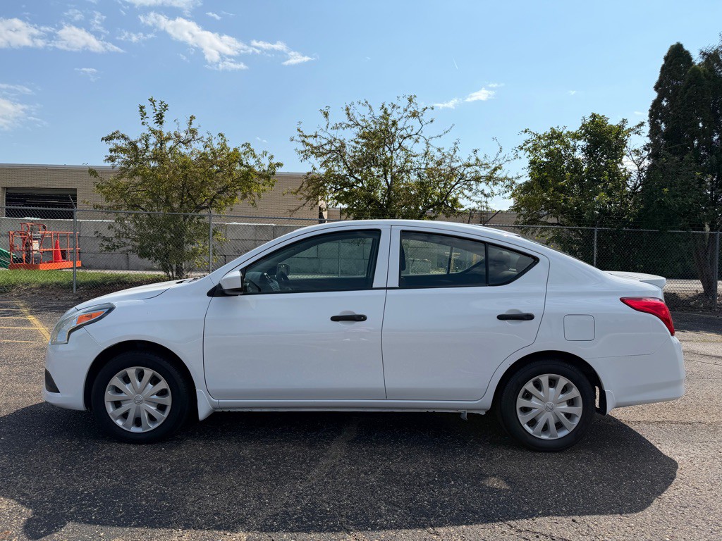 2018 Nissan Versa Image 2