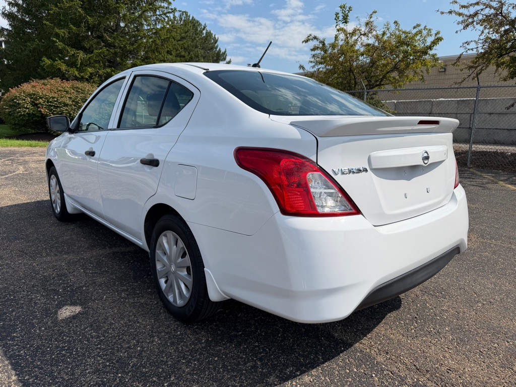 2018 Nissan Versa Image 3