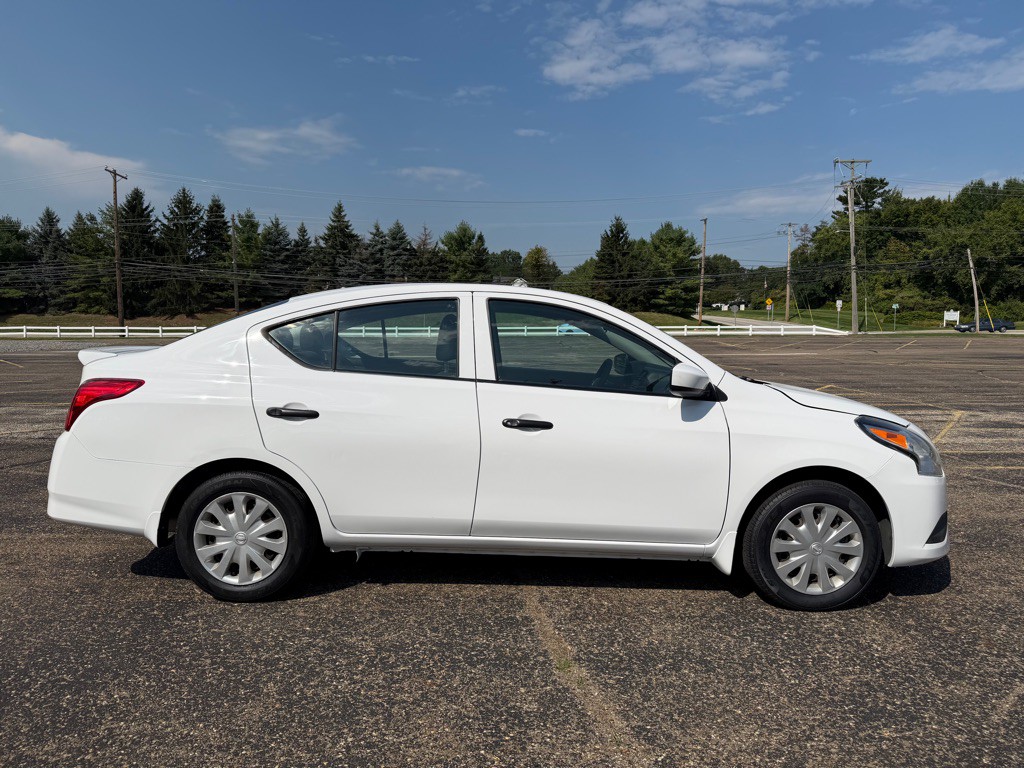 2018 Nissan Versa Image 5