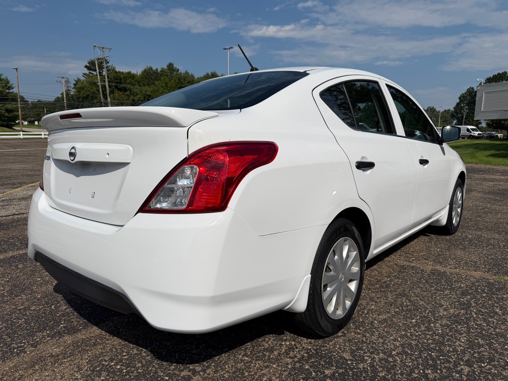 2018 Nissan Versa Image 6