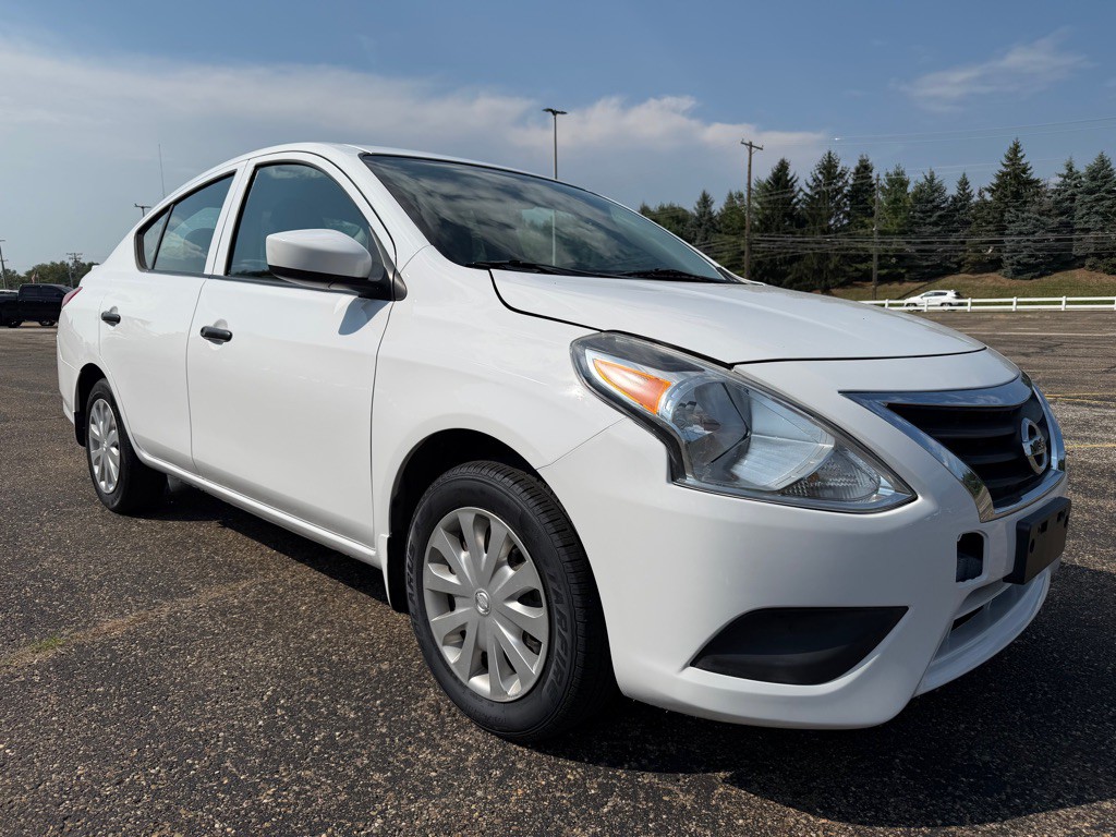 2018 Nissan Versa Image 7