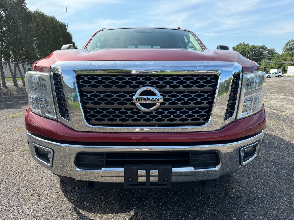 2016 Nissan Titan Image 8