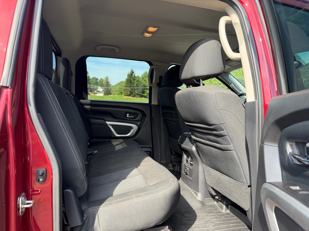 2016 Nissan Titan Image 12