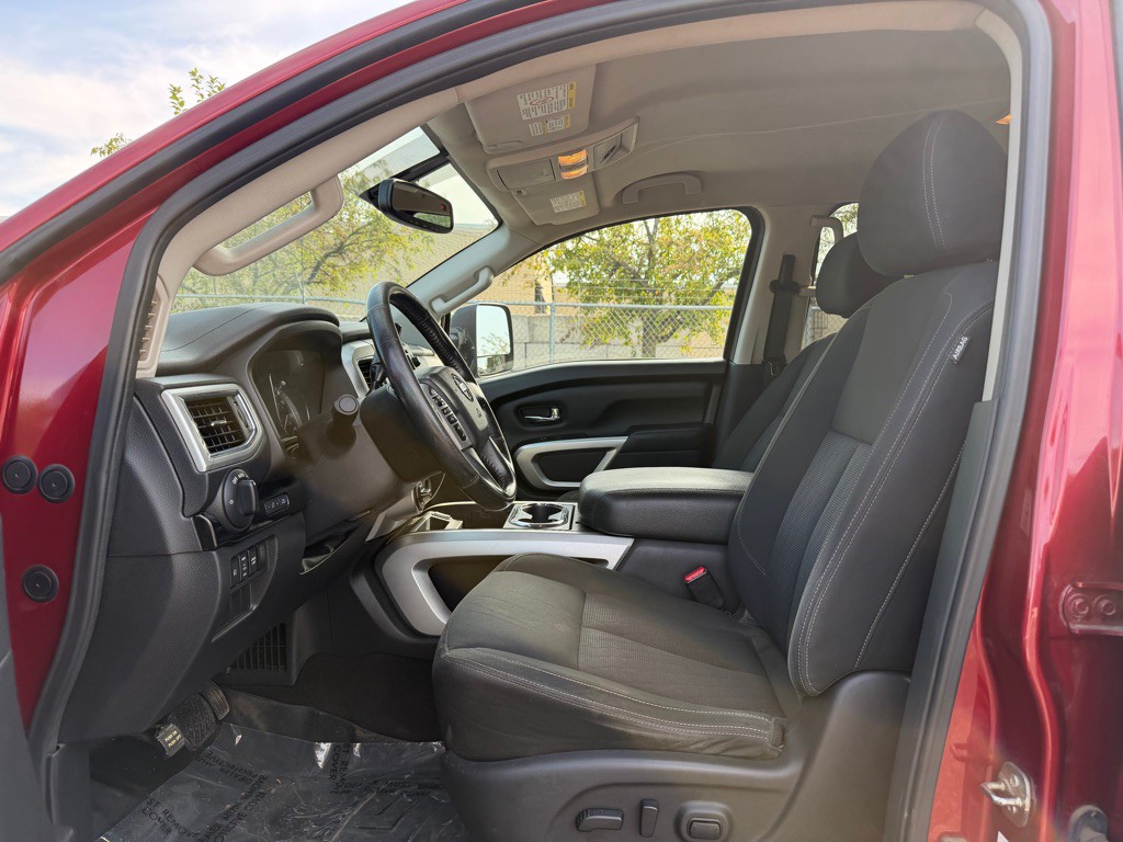2016 Nissan Titan Image 13