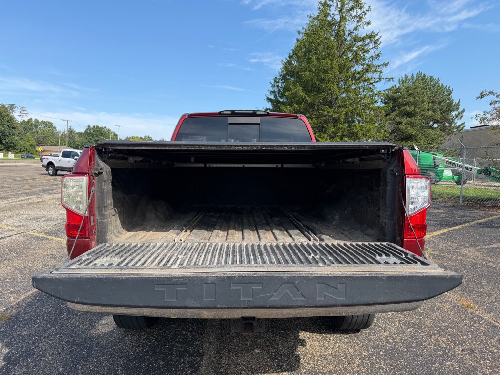 2016 Nissan Titan Image 17