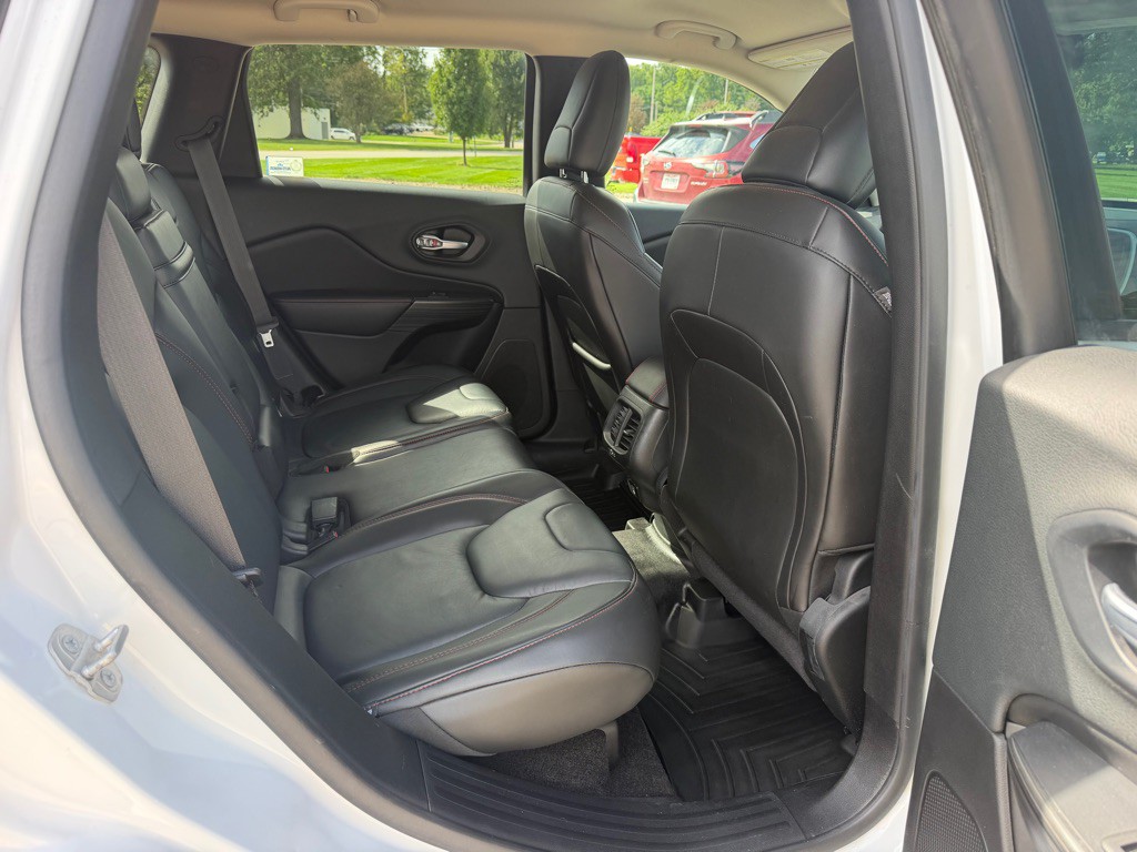 2015 Jeep Cherokee Image 11