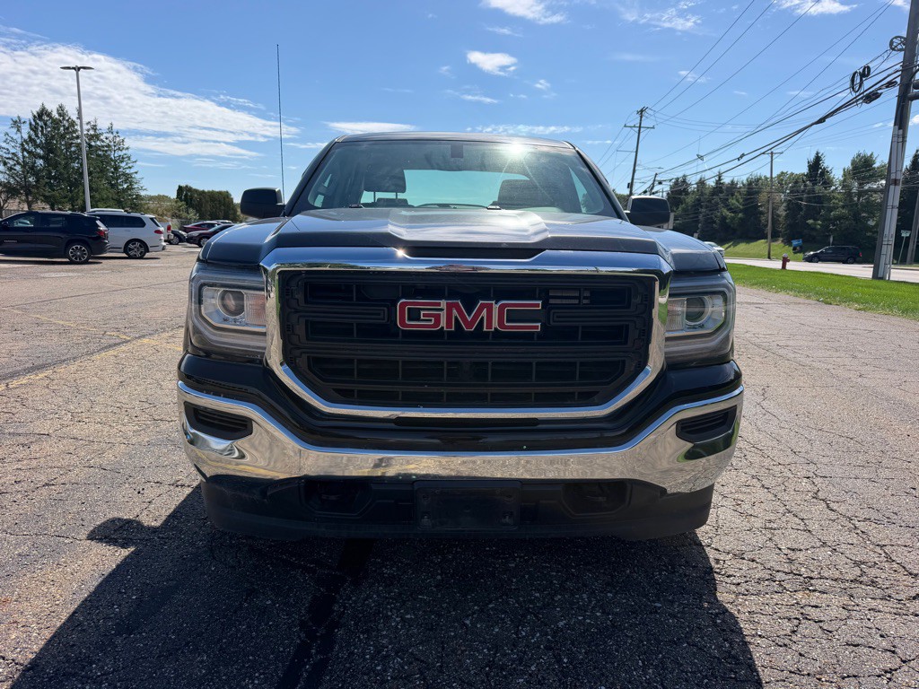 2018 GMC Sierra Image 2
