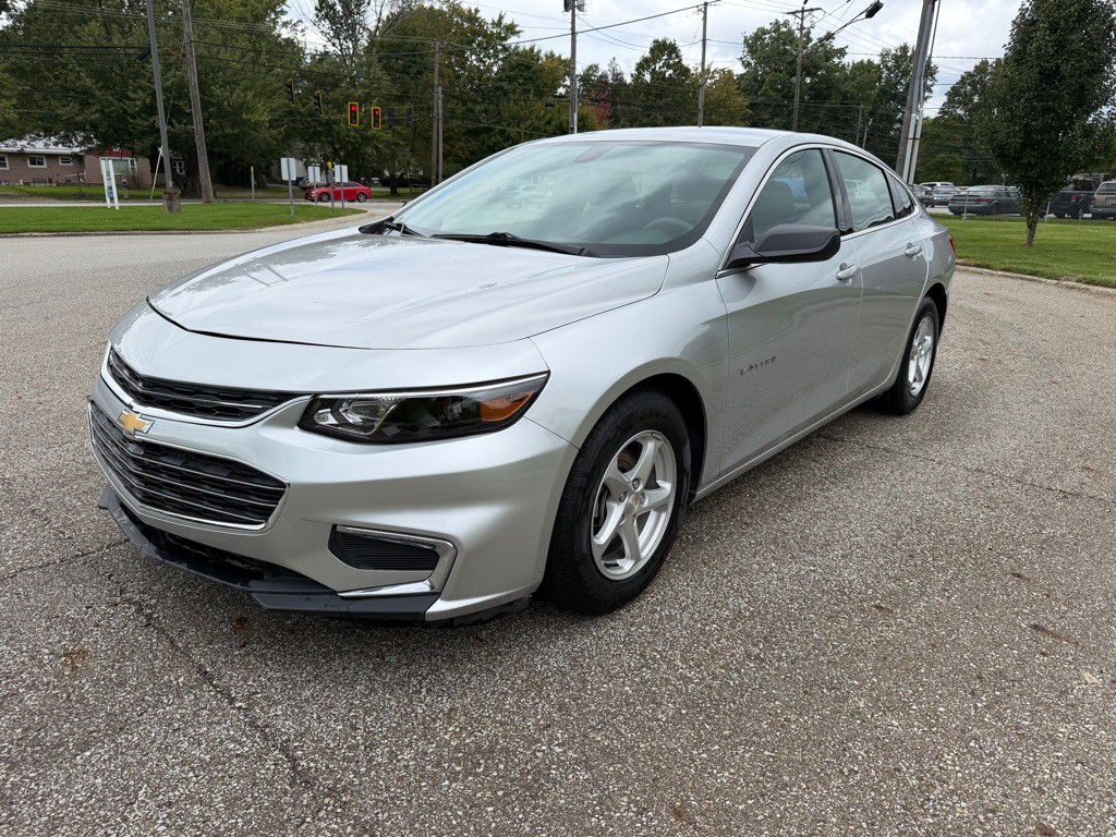 2018 Chevrolet Malibu Image 2