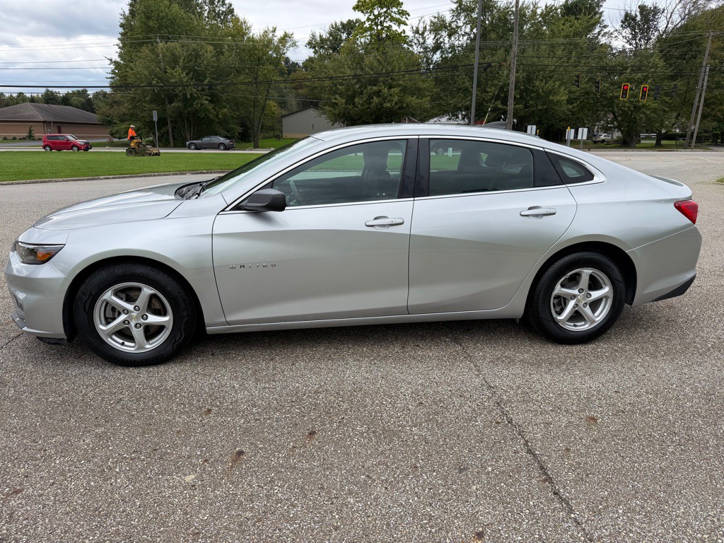 2018 Chevrolet Malibu Image 3
