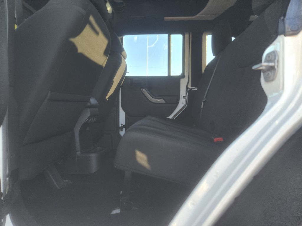 2015 Jeep Wrangler Unlimited Image 35