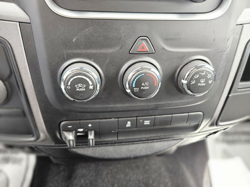2018 RAM 1500 Image 32