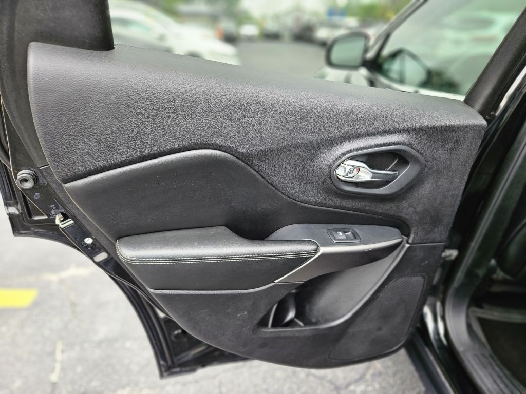 2019 Jeep Cherokee Image 38