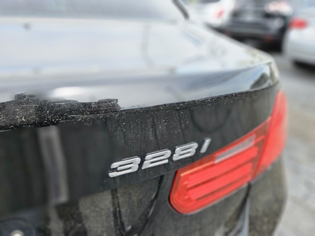 2013 BMW 3 Series Image 8