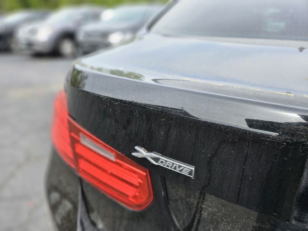 2013 BMW 3 Series Image 9