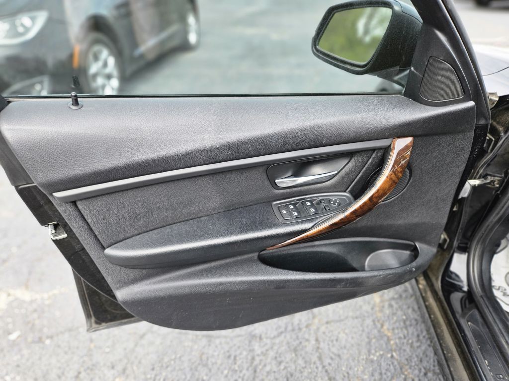 2013 BMW 3 Series Image 20