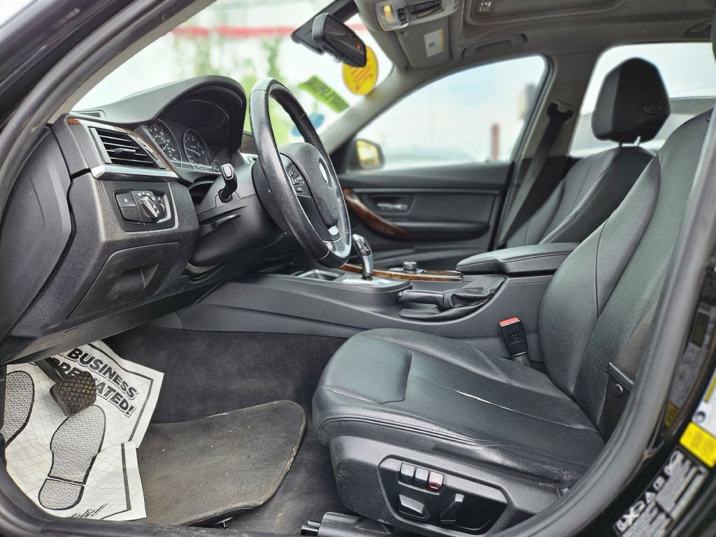 2013 BMW 3 Series Image 23