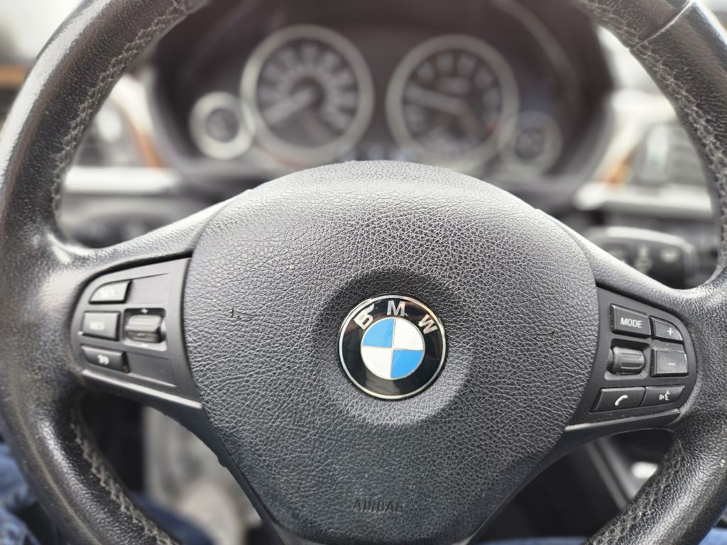 2013 BMW 3 Series Image 27