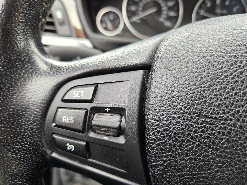 2013 BMW 3 Series Image 28
