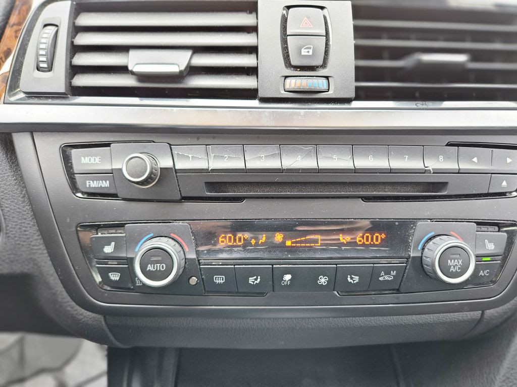 2013 BMW 3 Series Image 32