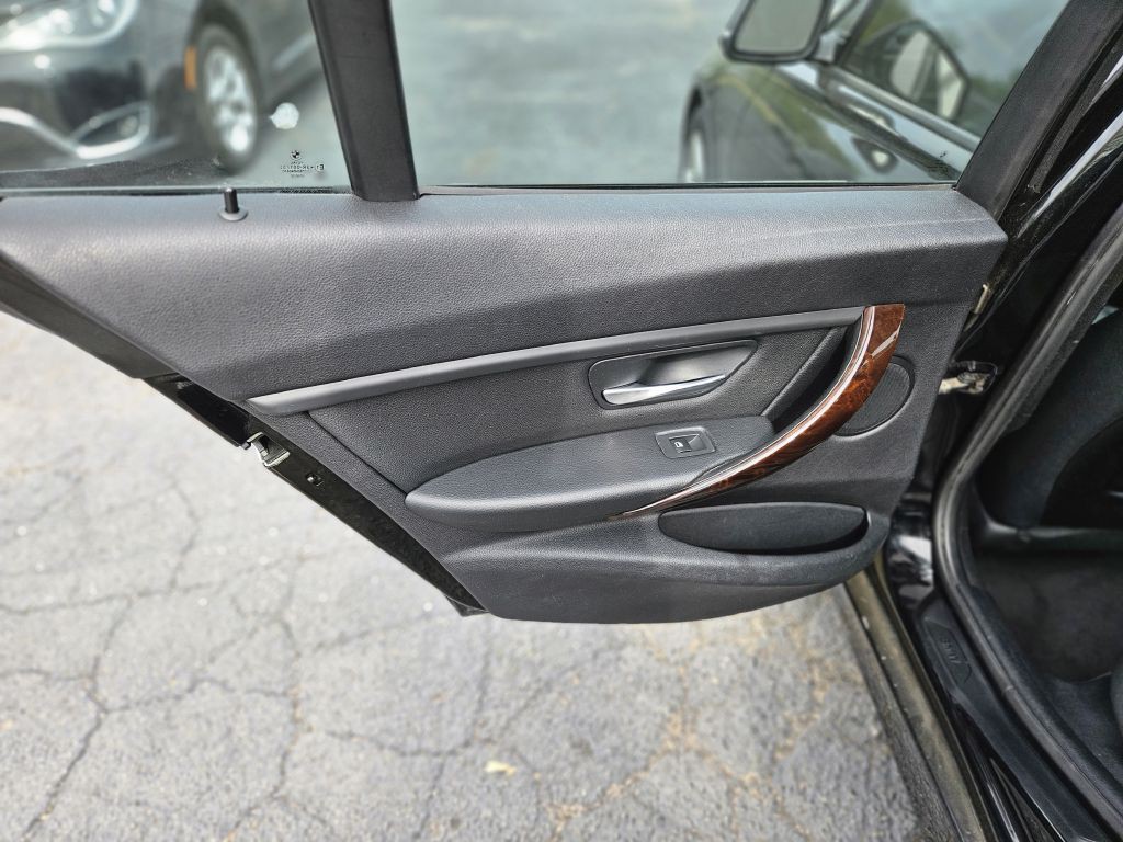 2013 BMW 3 Series Image 37