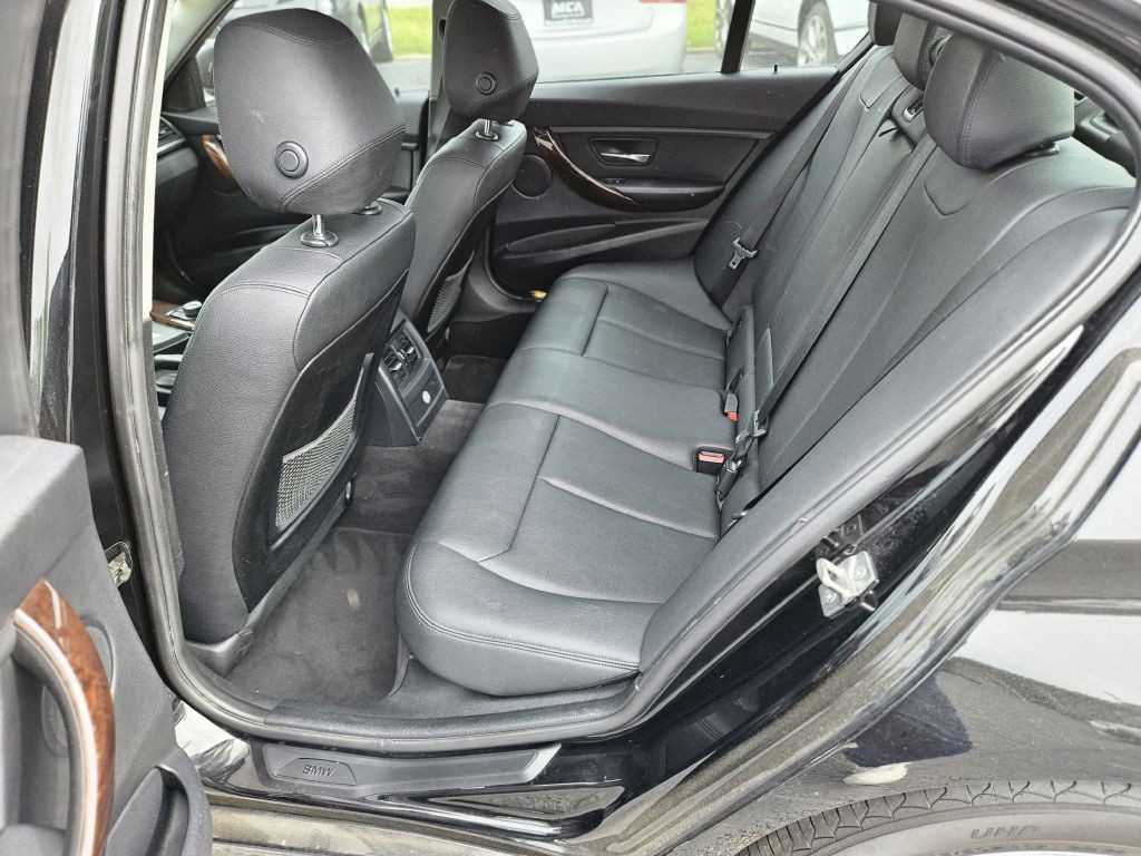 2013 BMW 3 Series Image 38