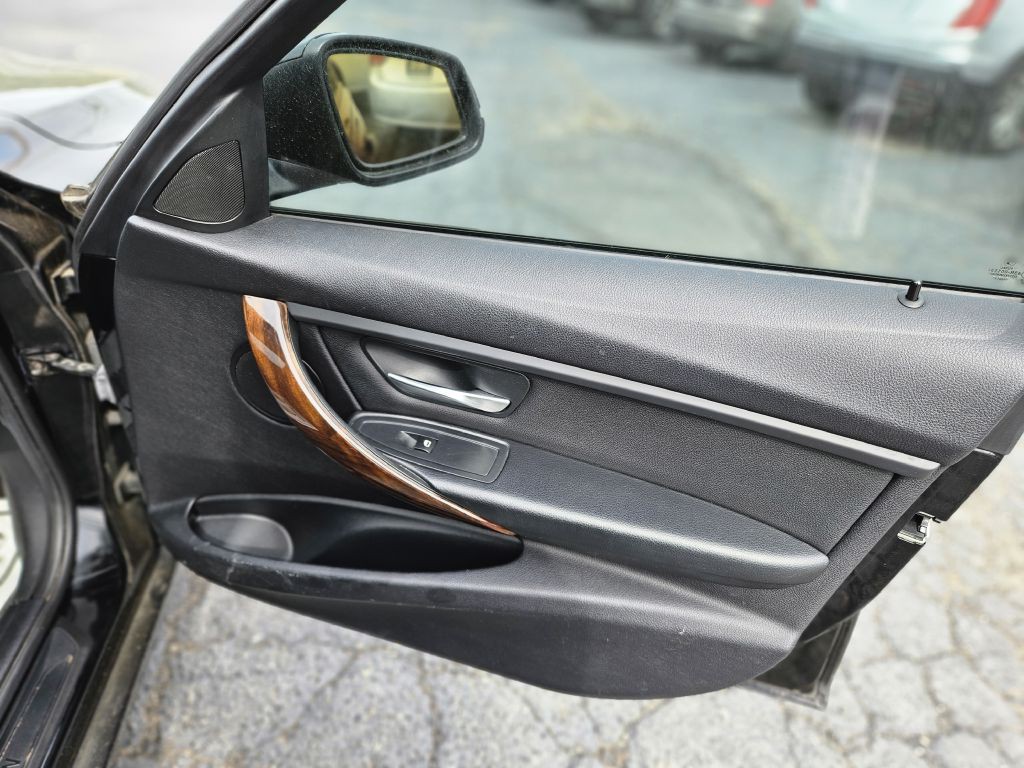 2013 BMW 3 Series Image 41