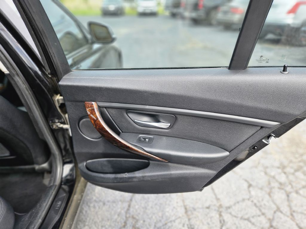 2013 BMW 3 Series Image 46
