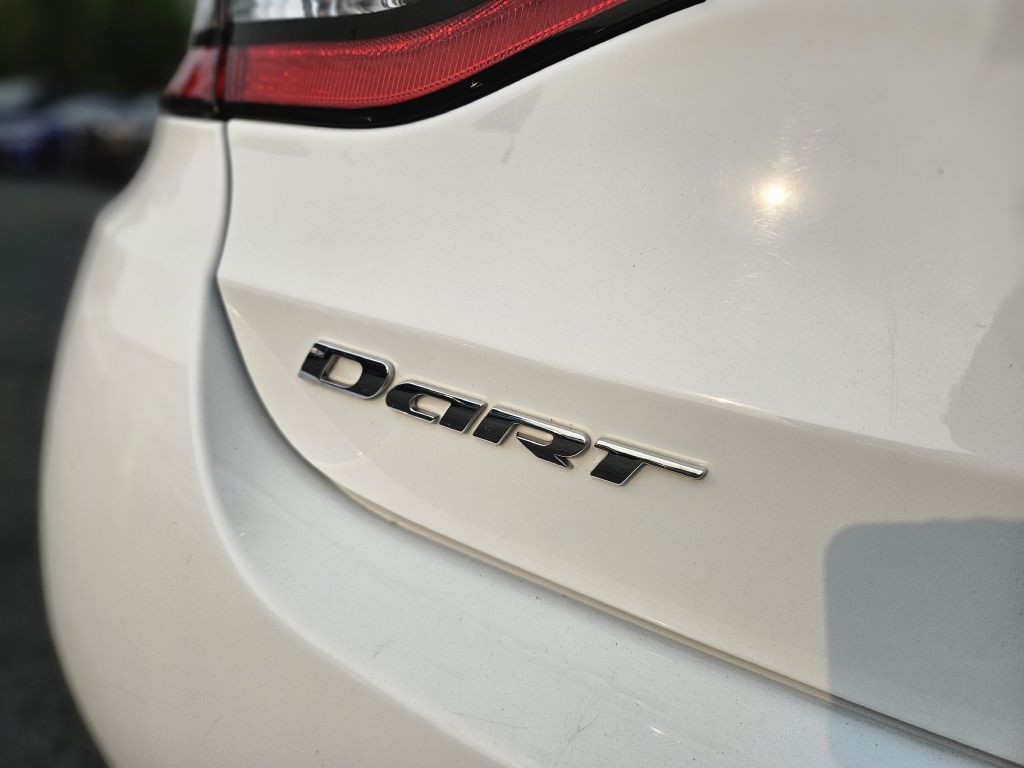 2015 Dodge Dart Image 9