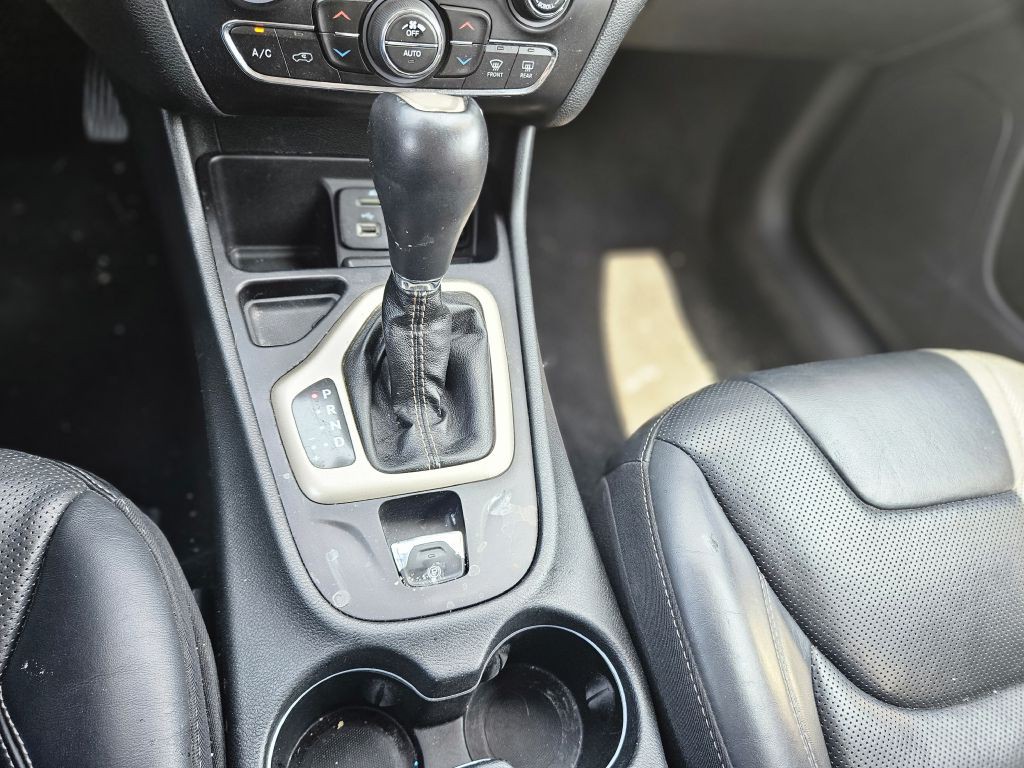 2015 Jeep Cherokee Image 24
