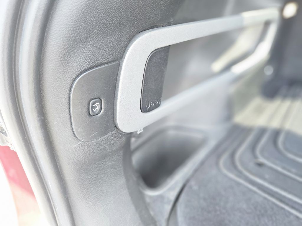 2015 Jeep Cherokee Image 28