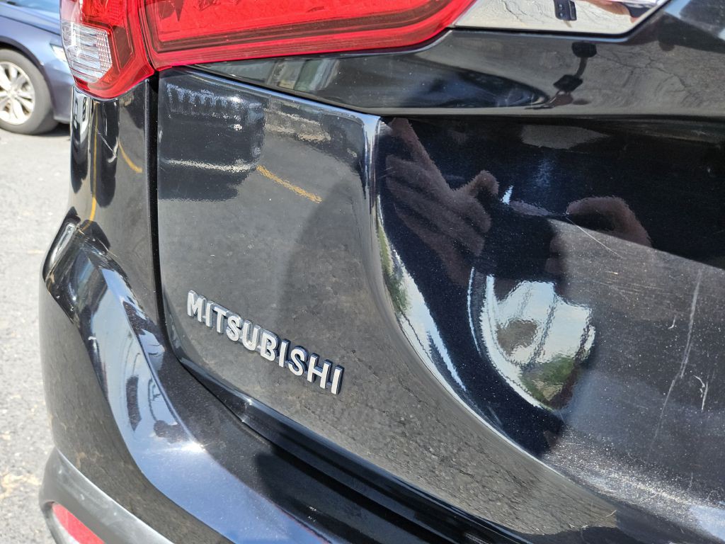 2018 Mitsubishi Outlander Image 9