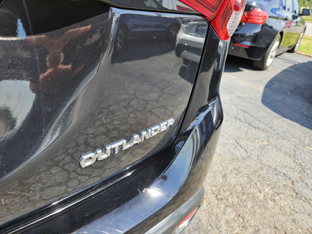 2018 Mitsubishi Outlander Image 10