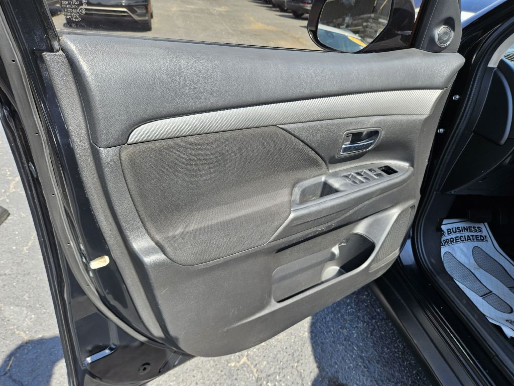 2018 Mitsubishi Outlander Image 22