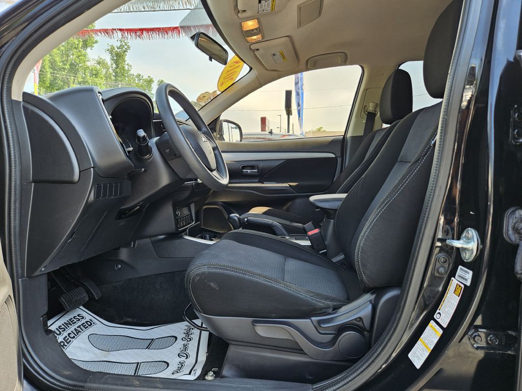 2018 Mitsubishi Outlander Image 24
