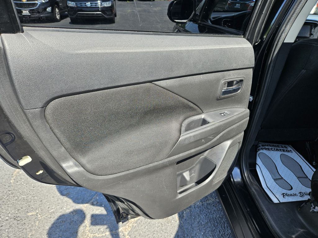 2018 Mitsubishi Outlander Image 31