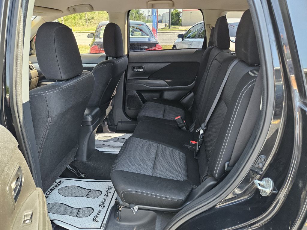 2018 Mitsubishi Outlander Image 32