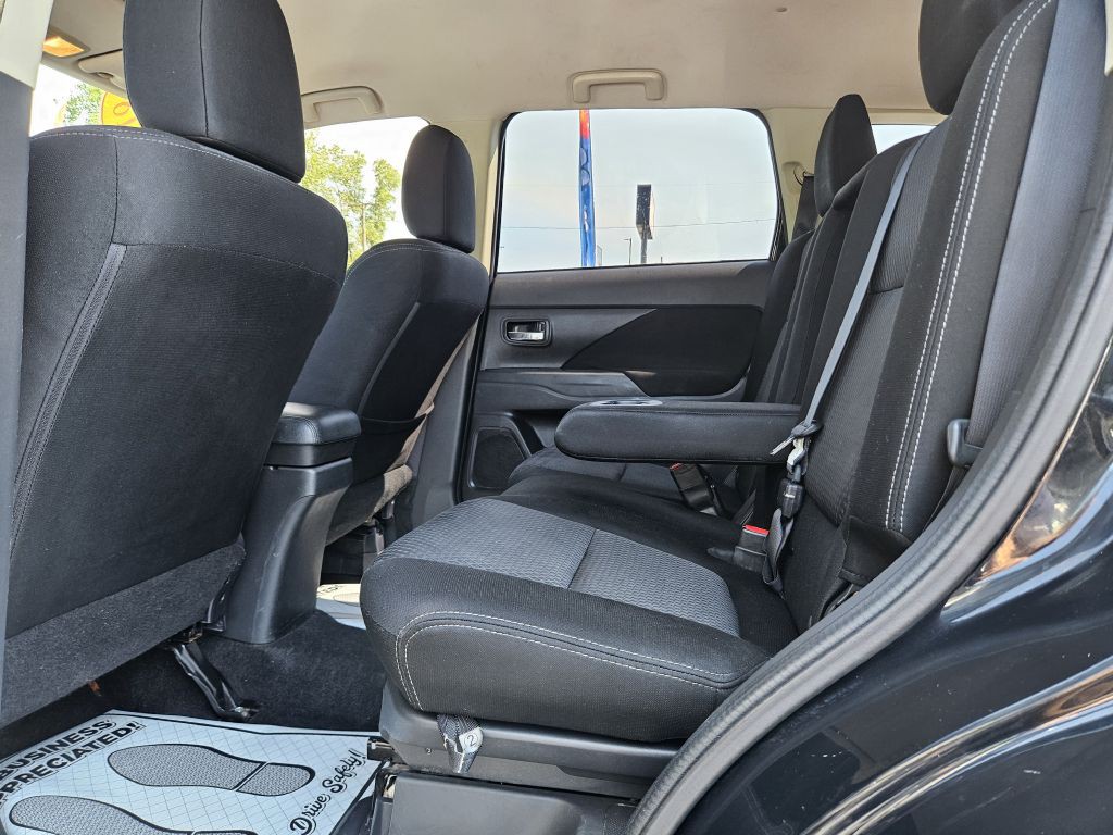2018 Mitsubishi Outlander Image 33
