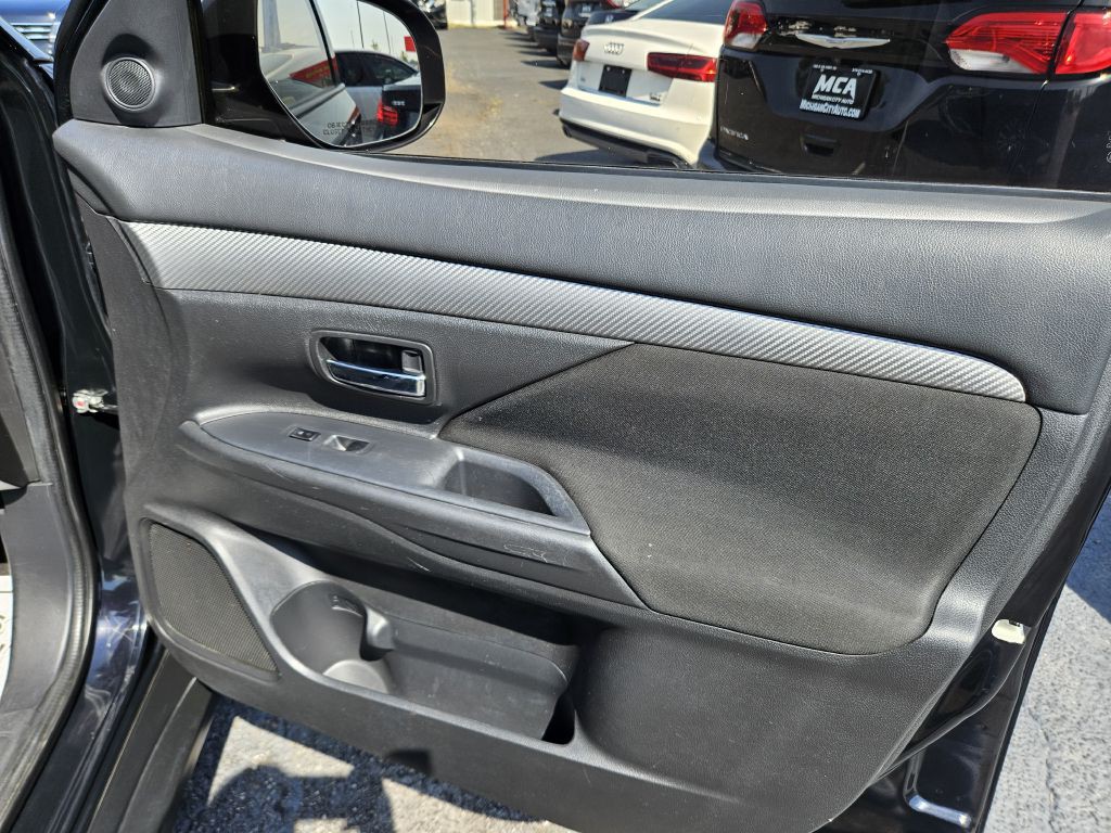 2018 Mitsubishi Outlander Image 36