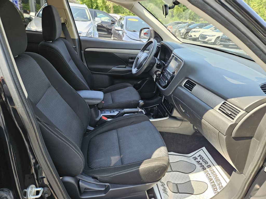 2018 Mitsubishi Outlander Image 37