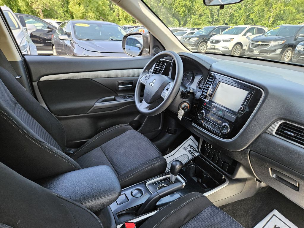 2018 Mitsubishi Outlander Image 39