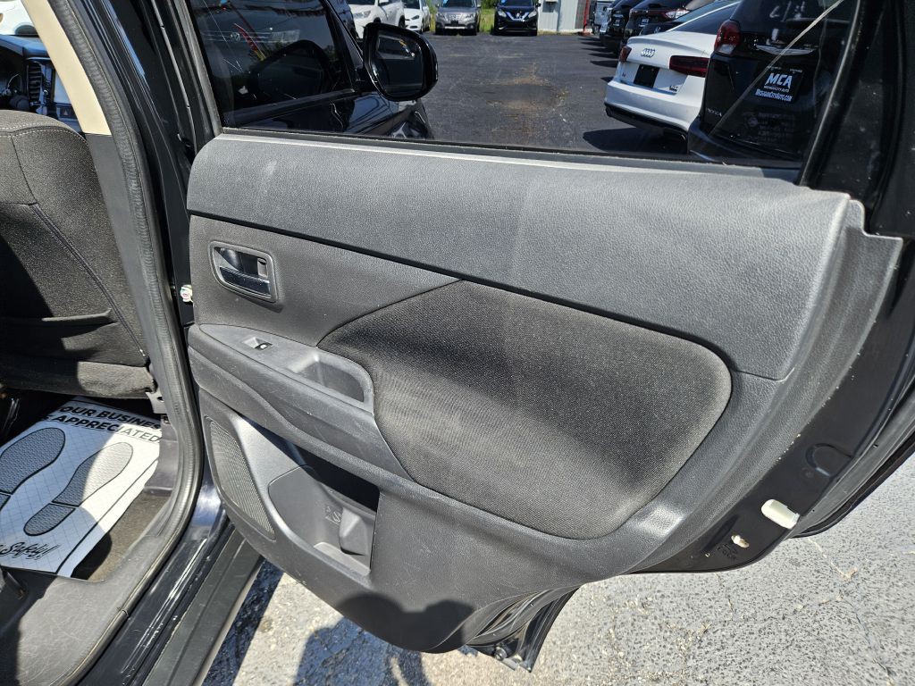 2018 Mitsubishi Outlander Image 40