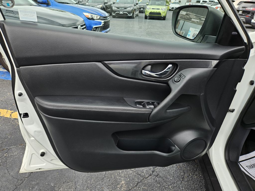 2017 Nissan Rogue Image 21