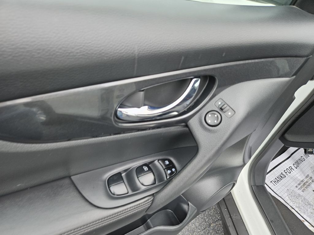 2017 Nissan Rogue Image 22