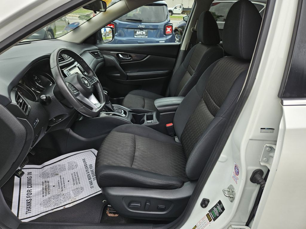 2017 Nissan Rogue Image 24